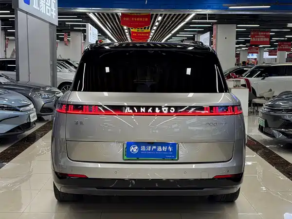 Lynk & Co 900 2025
