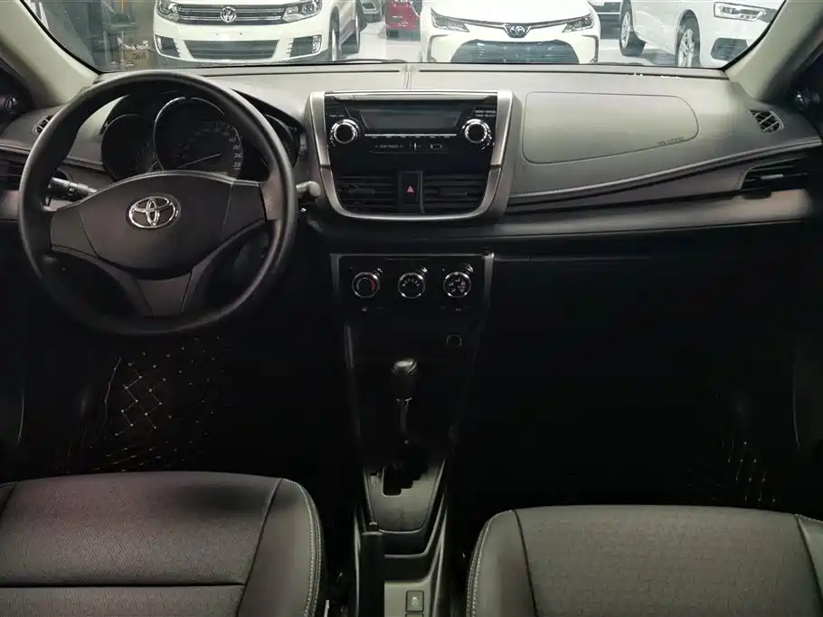 Toyota Yaris L 2018 — фото 12