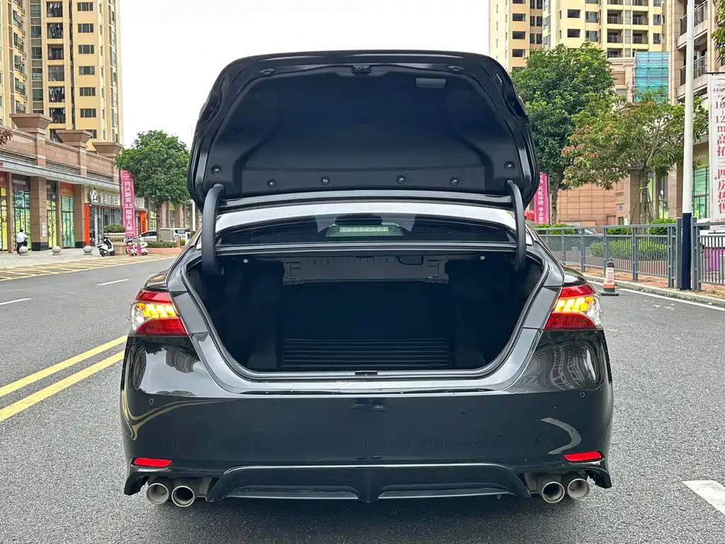 Toyota Camry 2019 — фото 15