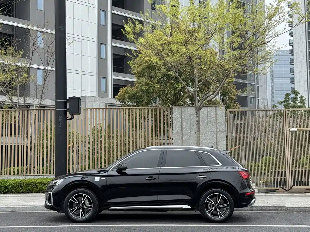 Audi Q5L 2023 — фото 22