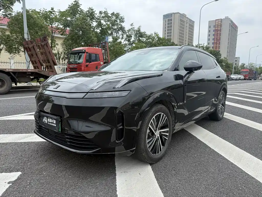 Lynk & Co 08 EM-P 2024