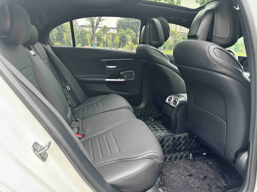 Mercedes-Benz C-Class 2025 — фото 12