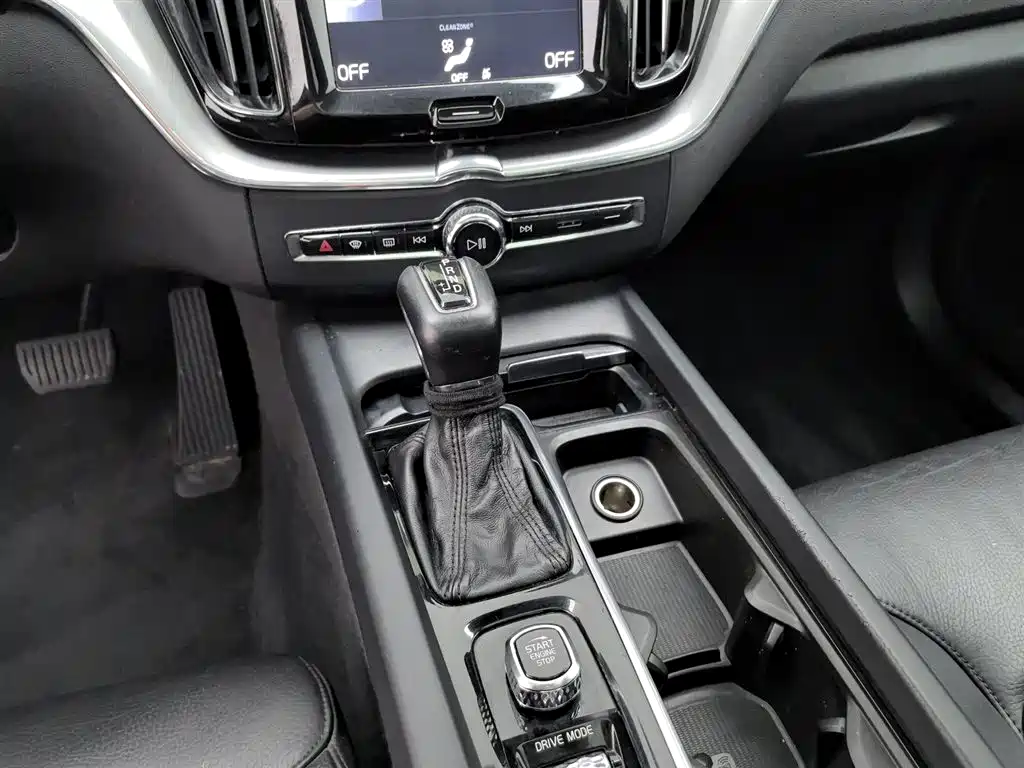 Volvo XC60 2018 — фото 13