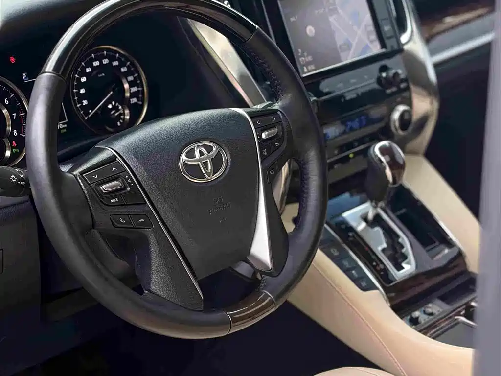Toyota Alphard 2018 — фото 11
