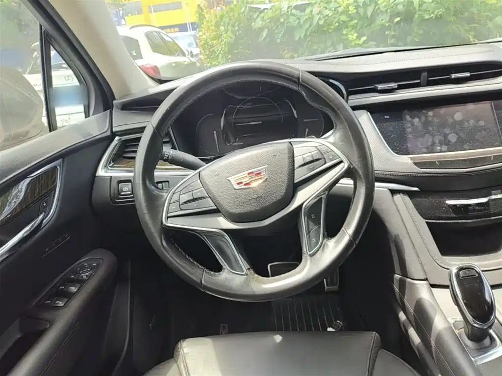 Cadillac XT5 2017 — фото 11