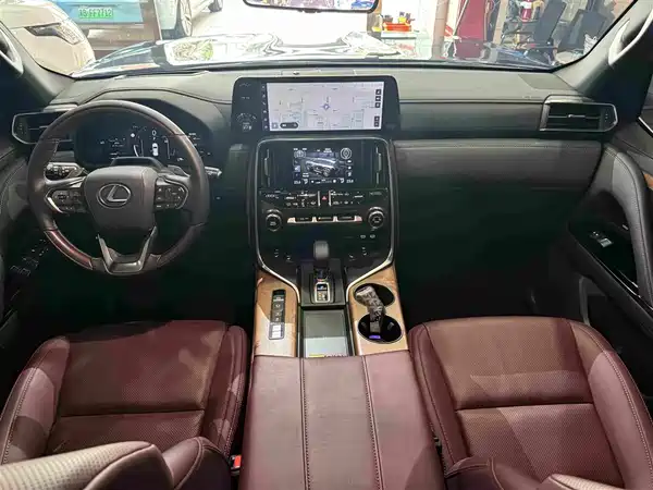 Lexus LX 2025