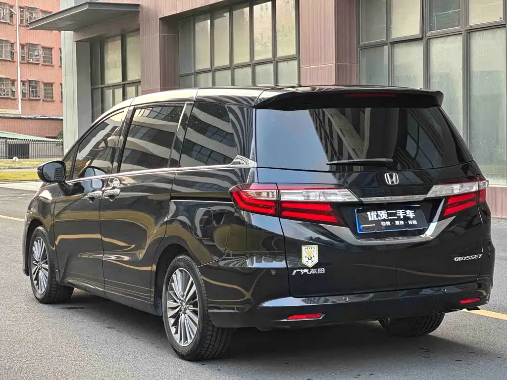 Honda Odyssey 2018 — фото 9