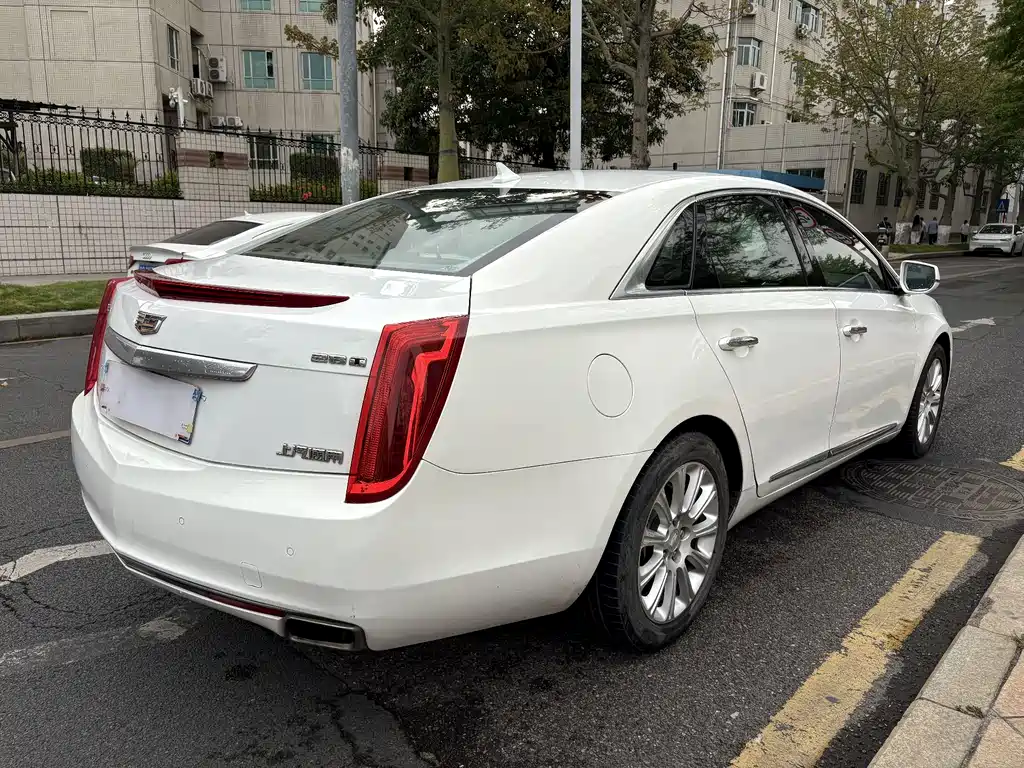 Cadillac XTS 2016 — фото 4