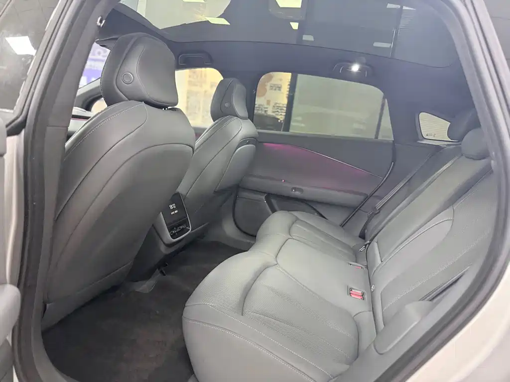 XPeng P7+ 2025 — фото 8