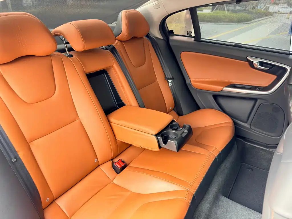 Volvo S60 2016 — фото 11