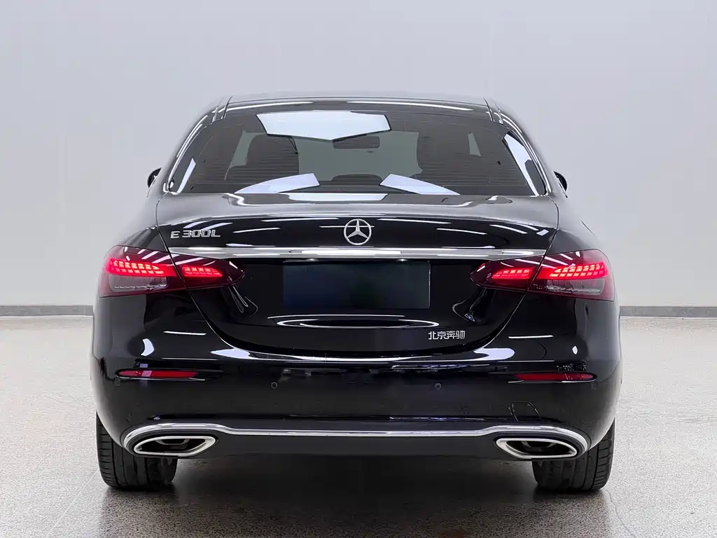 Mercedes-Benz E-Class 2023 — фото 6