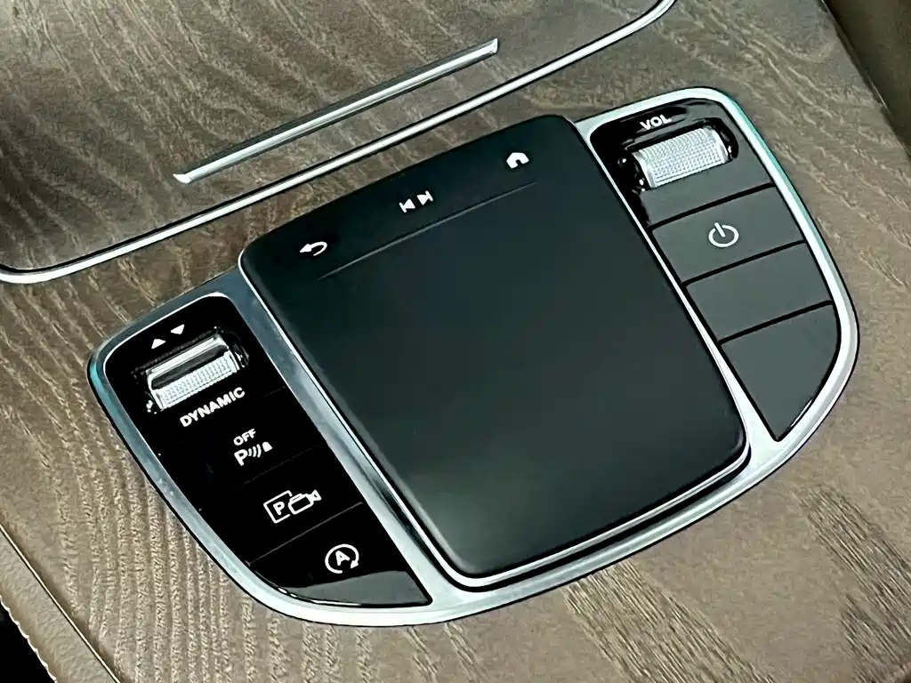 Mercedes-Benz E-Class 2023 — фото 11