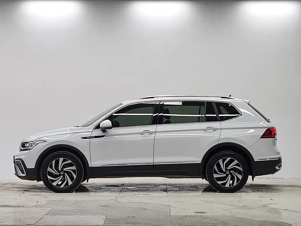 Volkswagen Tiguan L 2023 — фото 4
