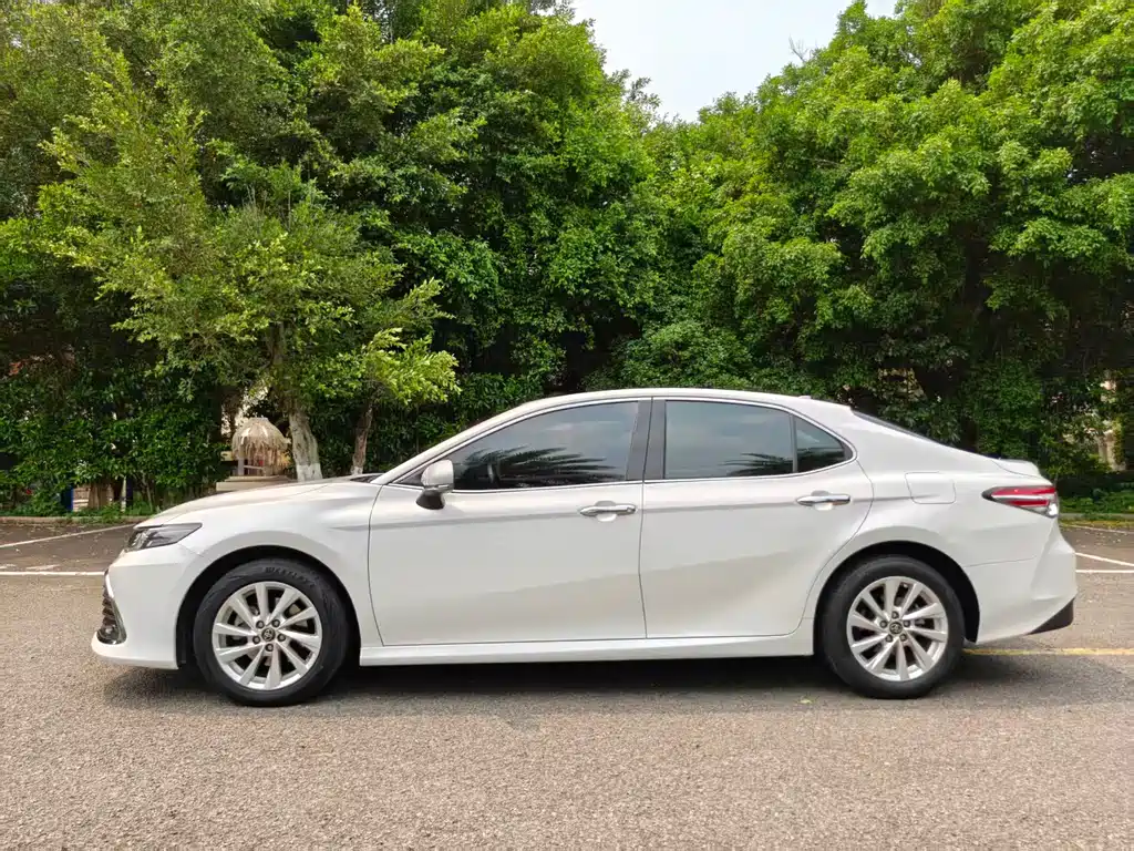 Toyota Camry 2022 — фото 15