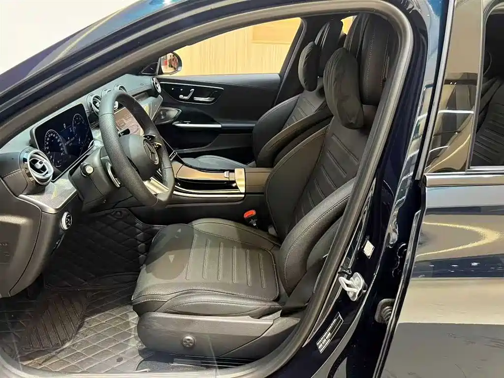 Mercedes-Benz C-Class 2025 — фото 3