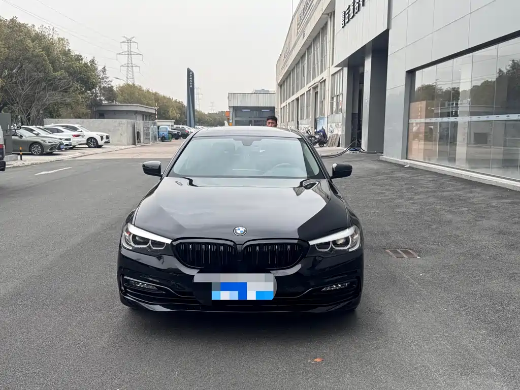 BMW 5 Series 2018 — фото 2