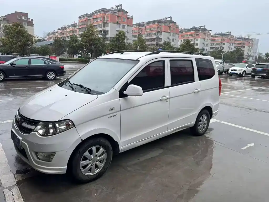 Wuling Hongguang 2018 — фото 2