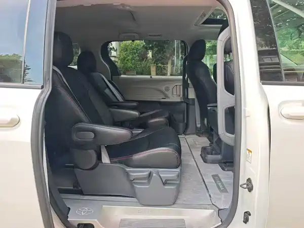 Toyota Sienna 2025