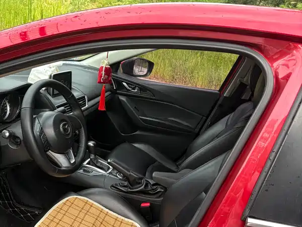 Mazda 3 Axela 2016