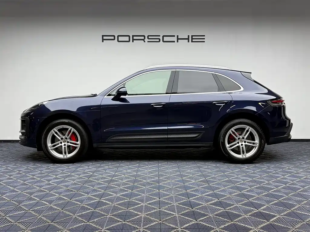 Porsche Macan 2023 — фото 16