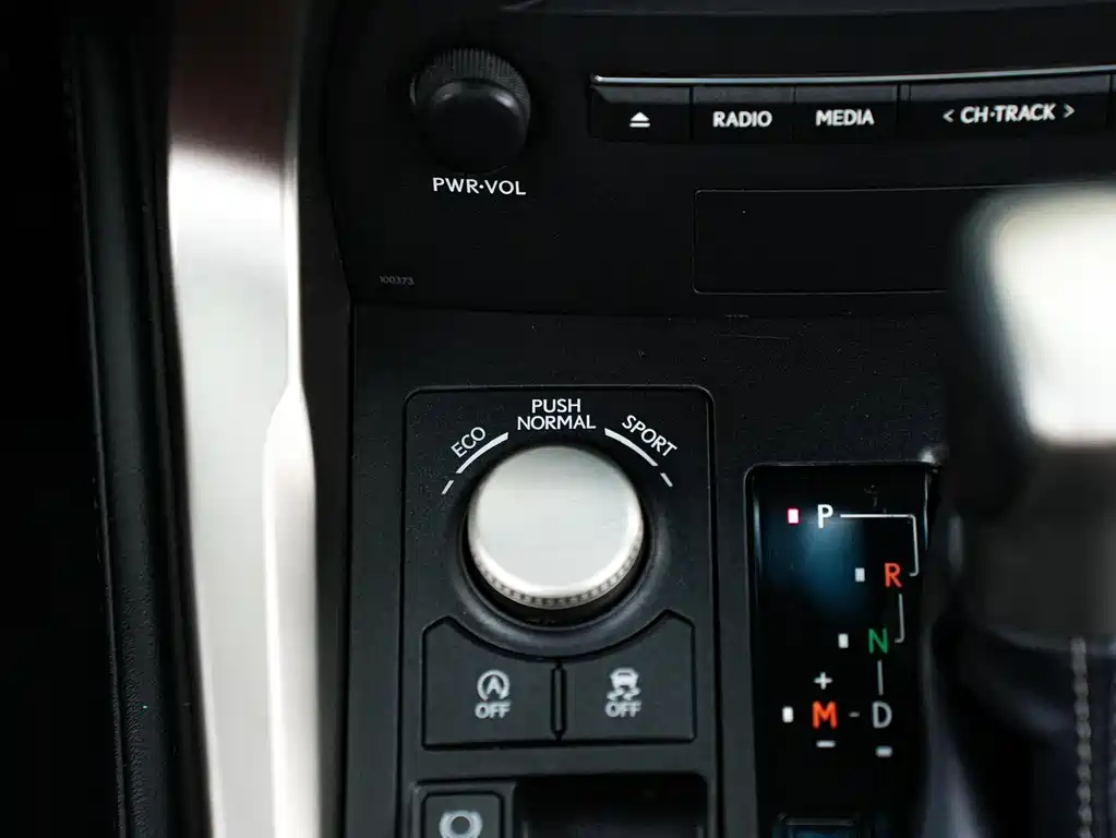 Lexus NX 2016 — фото 18