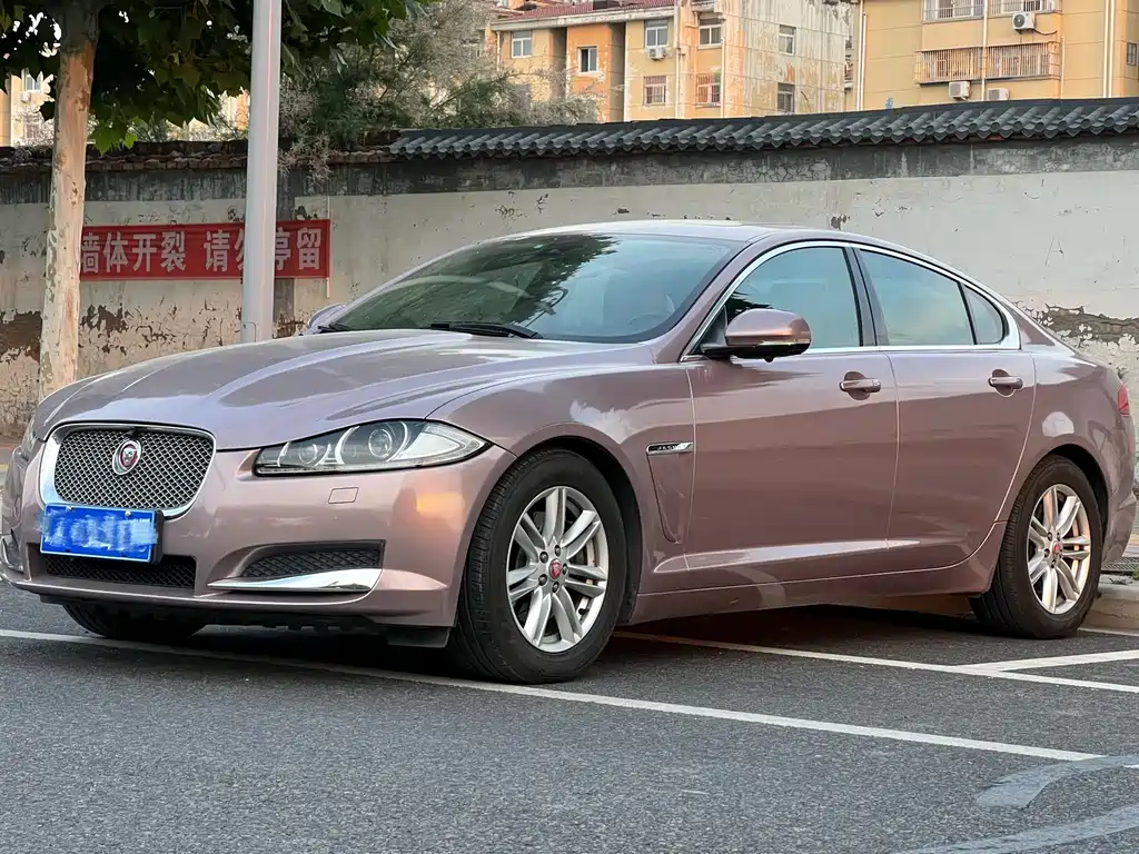 Jaguar XF 2014 — фото 1