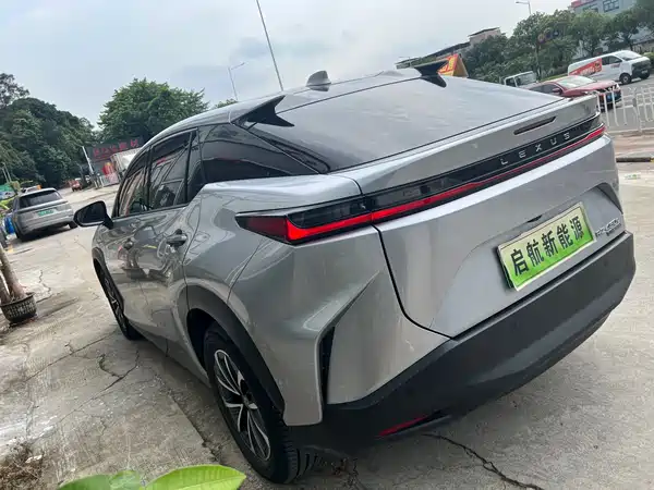 Lexus RZ 2023