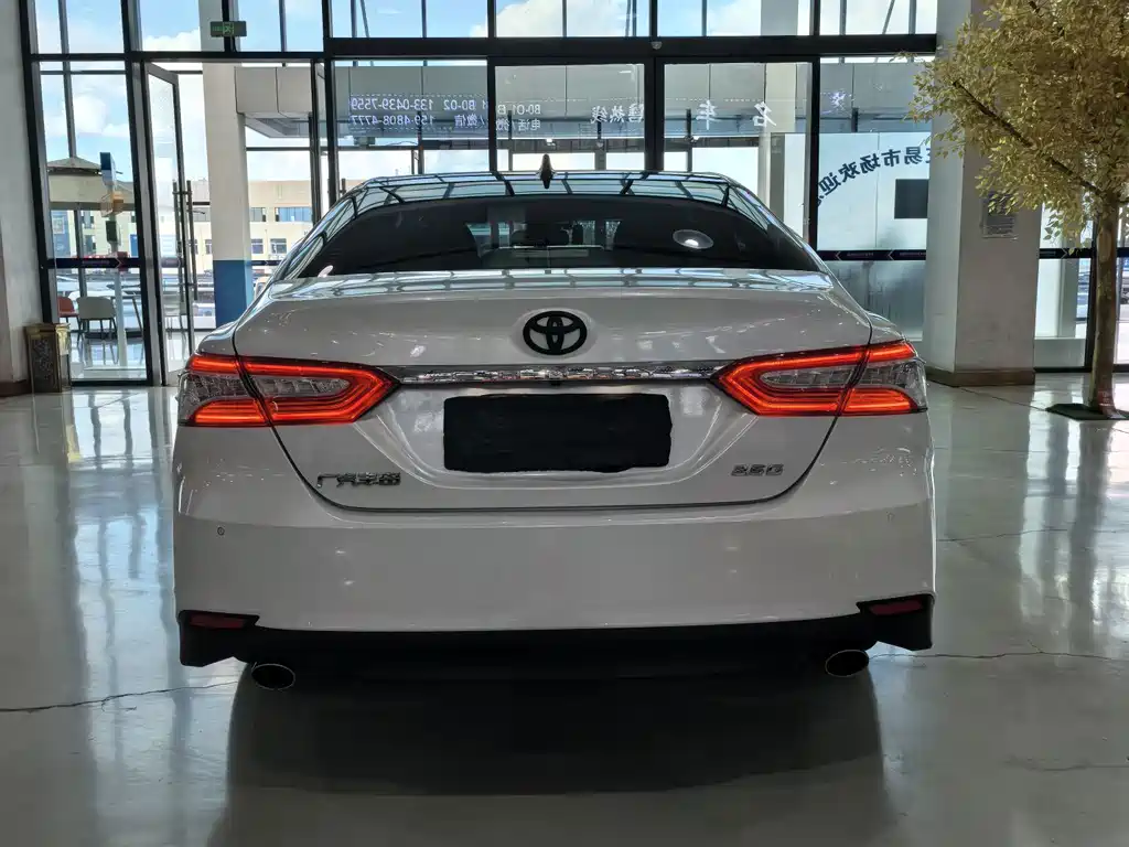 Toyota Camry 2022 — фото 18
