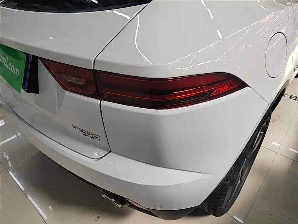 Jaguar E-PACE 2021 — фото 8