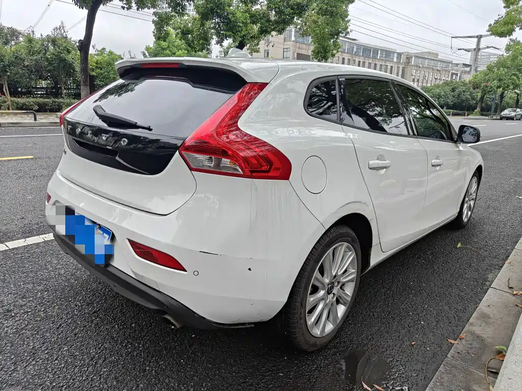 Volvo V40 2015 — фото 9