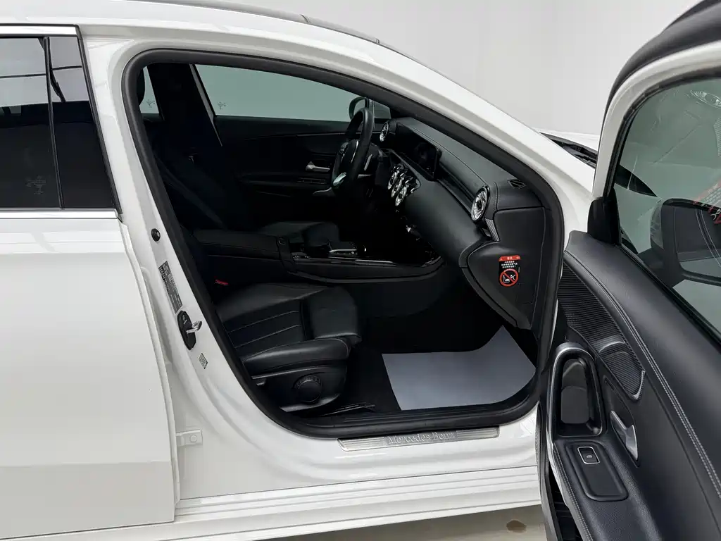 Mercedes-Benz A-Class 2022 — фото 11
