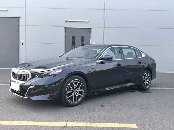BMW i5 2025