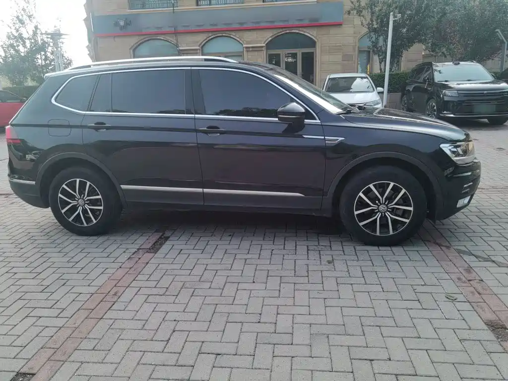 Volkswagen Tiguan L 2018 — фото 9