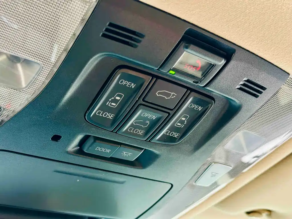 Toyota Vellfire 2021 — фото 13