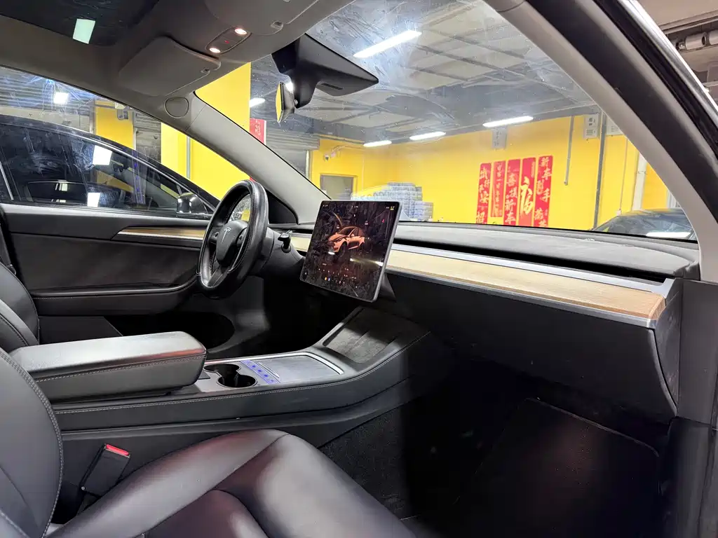 Tesla Model Y 2022 — фото 17