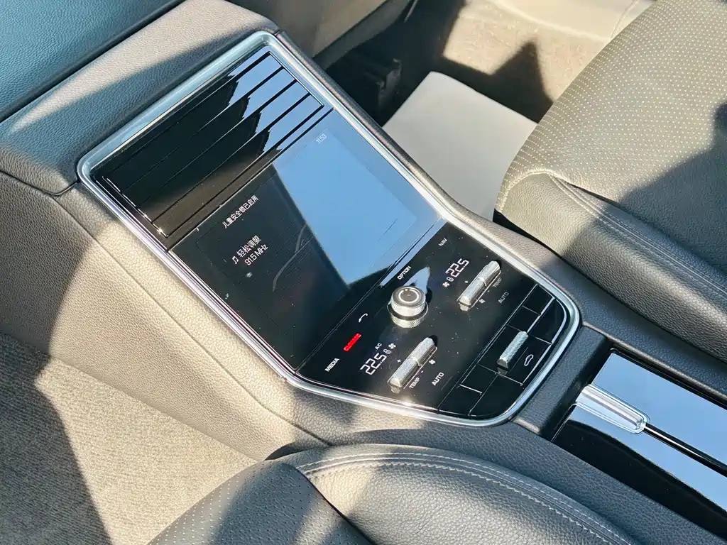Porsche Panamera 2018 — фото 18