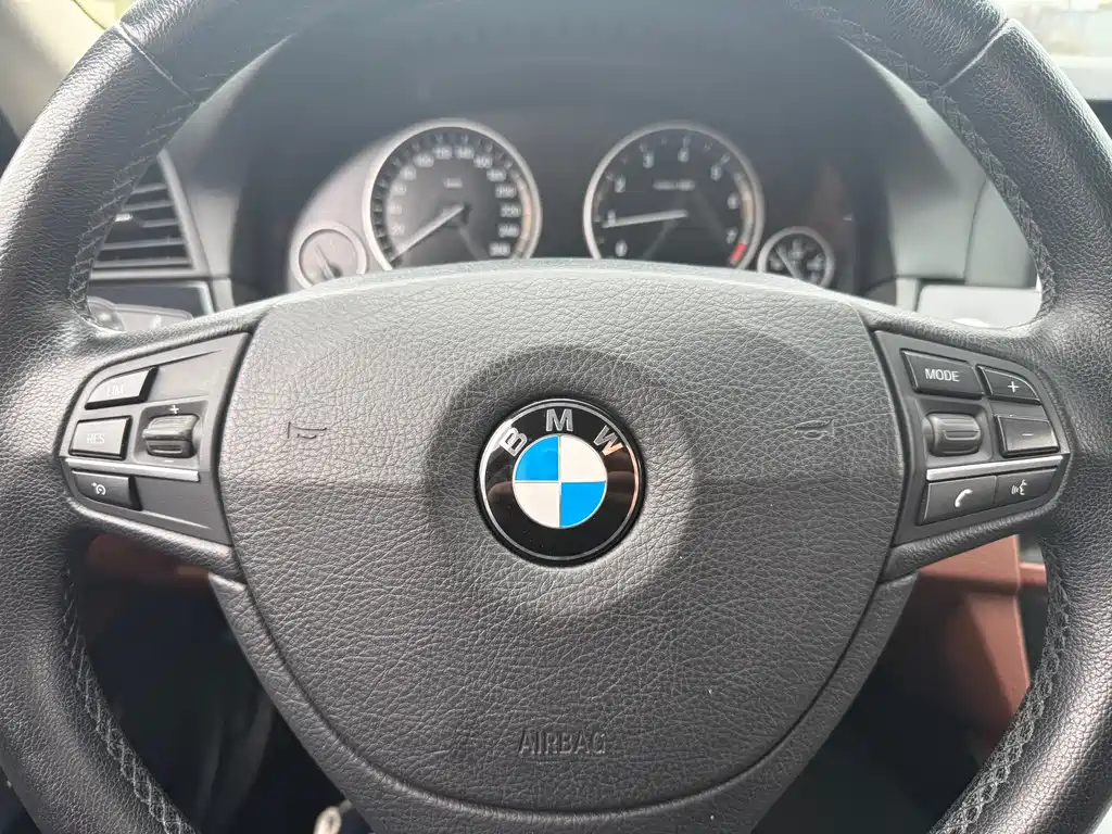 BMW 5 Series 2014 — фото 17