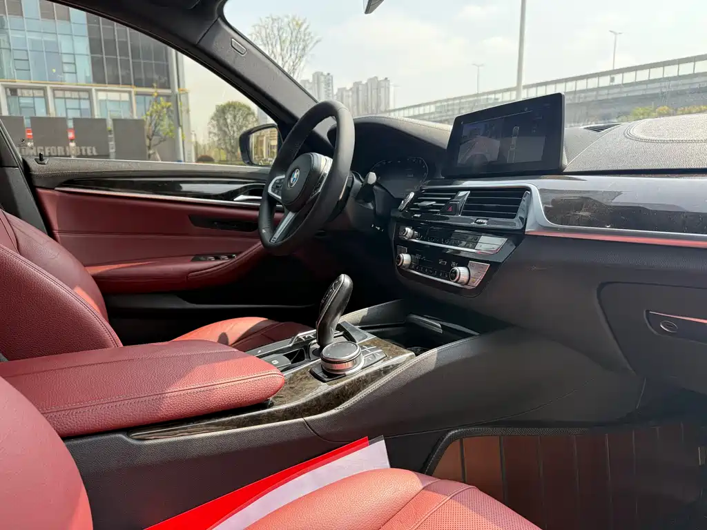 BMW 5 Series 2020 — фото 10