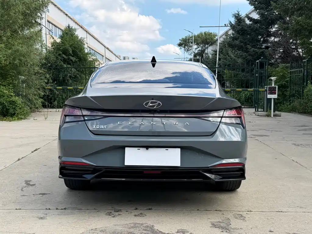 Hyundai Elantra 2023