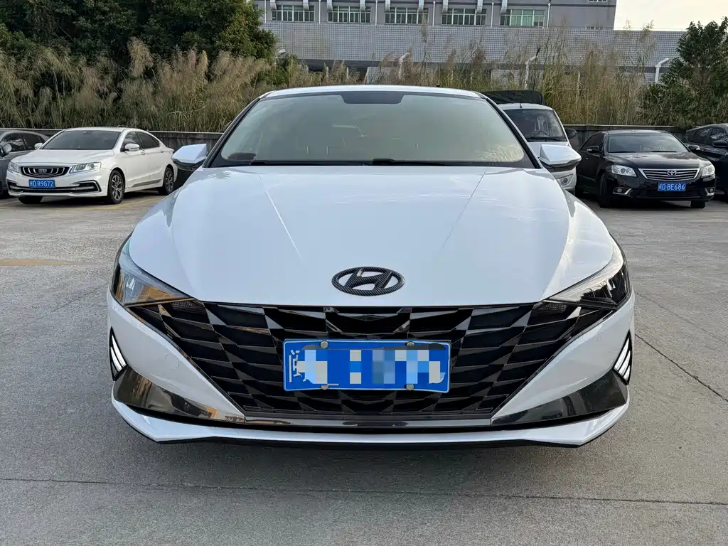 Hyundai Elantra 2022 — фото 2