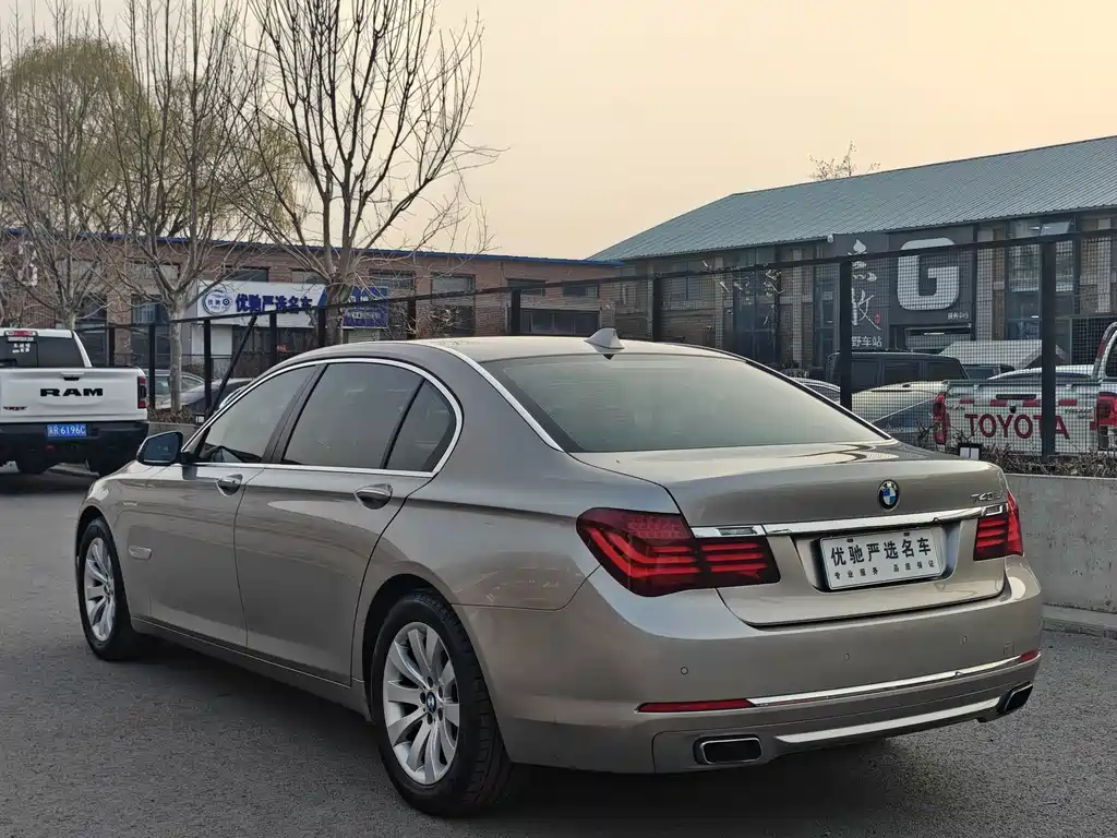 BMW 7 Series 2013 — фото 9