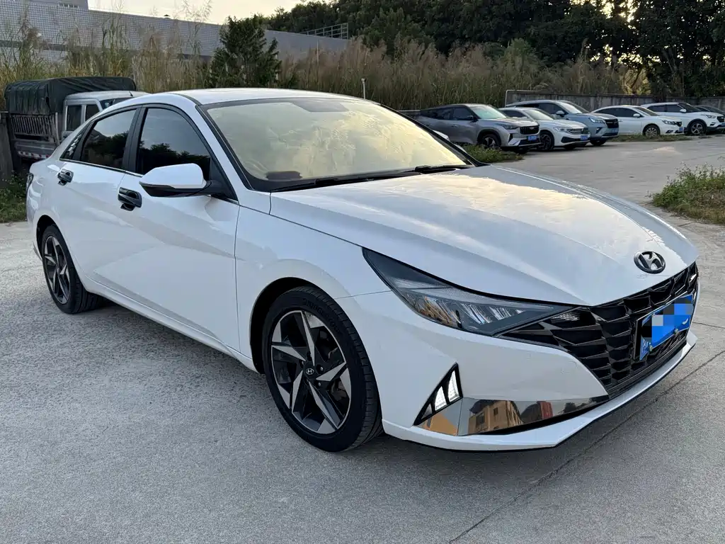 Hyundai Elantra 2022 — фото 3