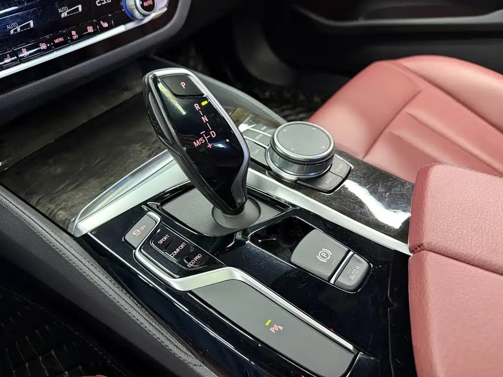 BMW 5 Series 2020 — фото 17