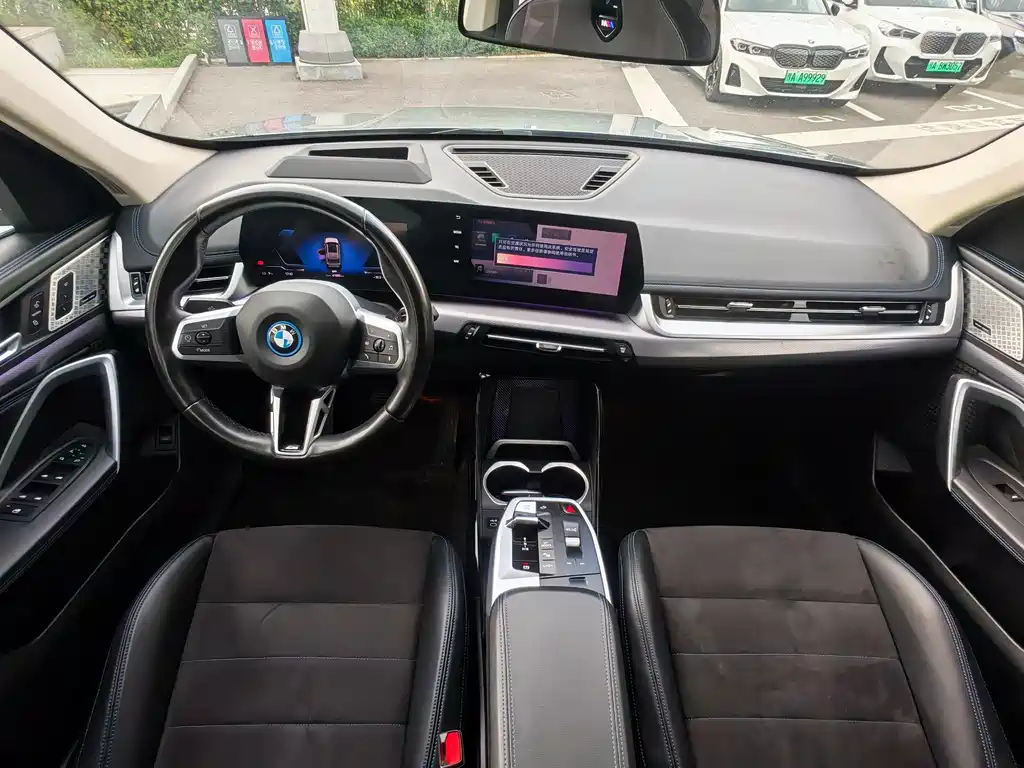 BMW iX1 2023 — фото 16