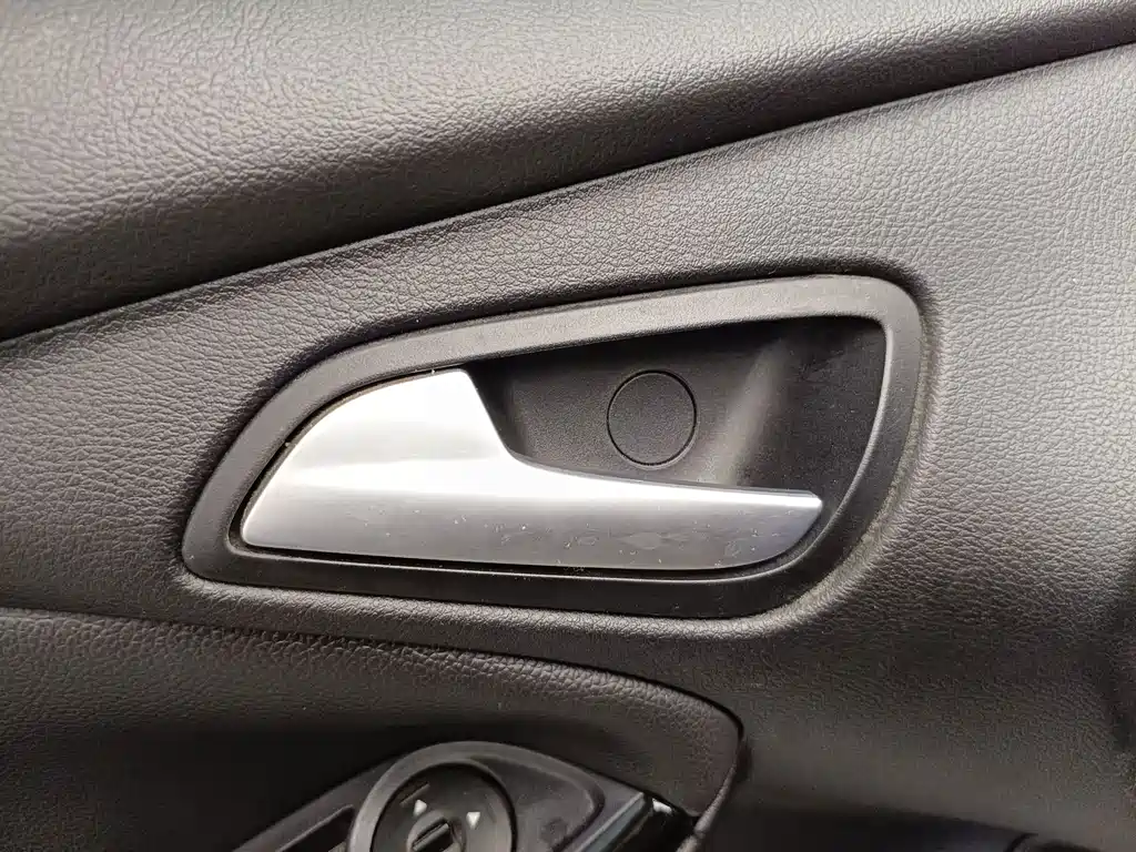 Ford Focus 2015 — фото 8