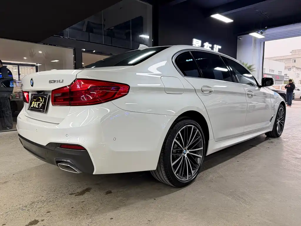 BMW 5 Series 2020 — фото 13