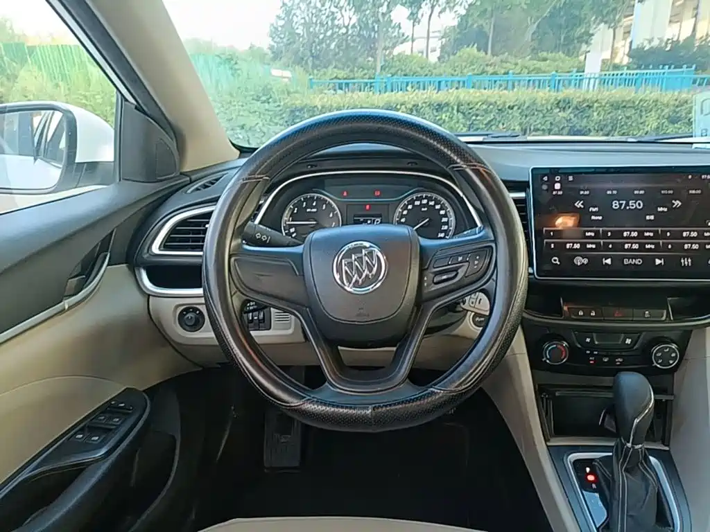 Buick Excelle 2017 — фото 11
