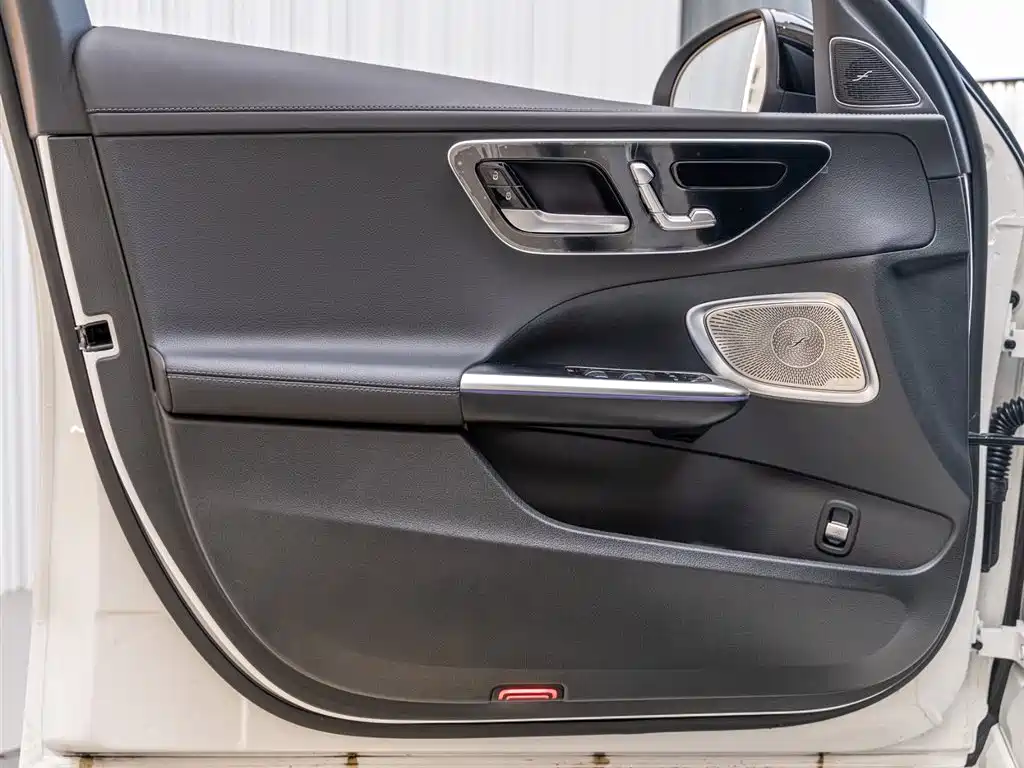 Mercedes-Benz C-Class 2024 — фото 17