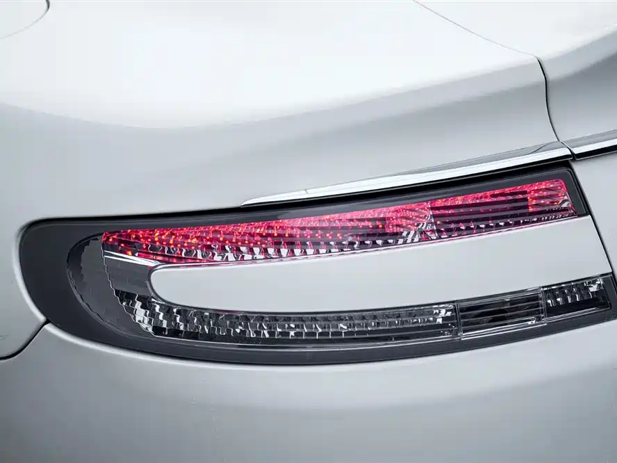 Aston Martin Rapide 2017 — фото 7