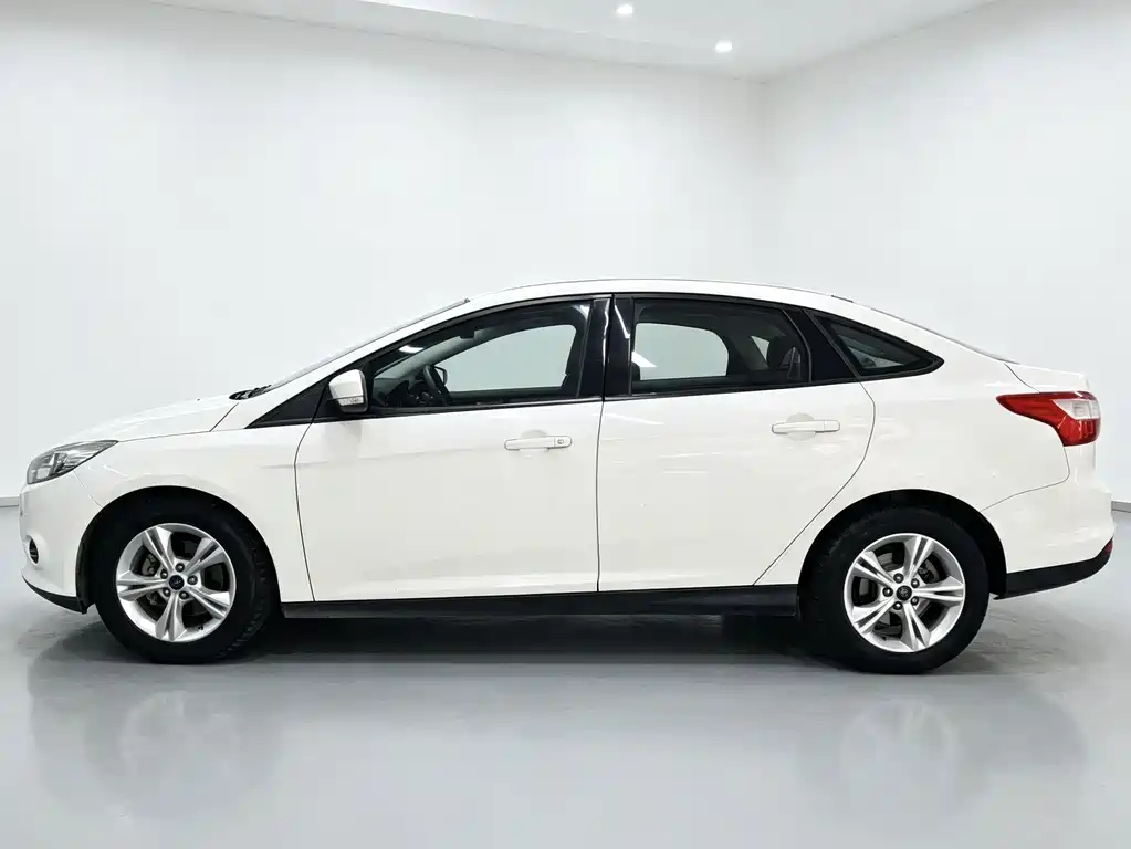 Ford Focus 2014 — фото 13